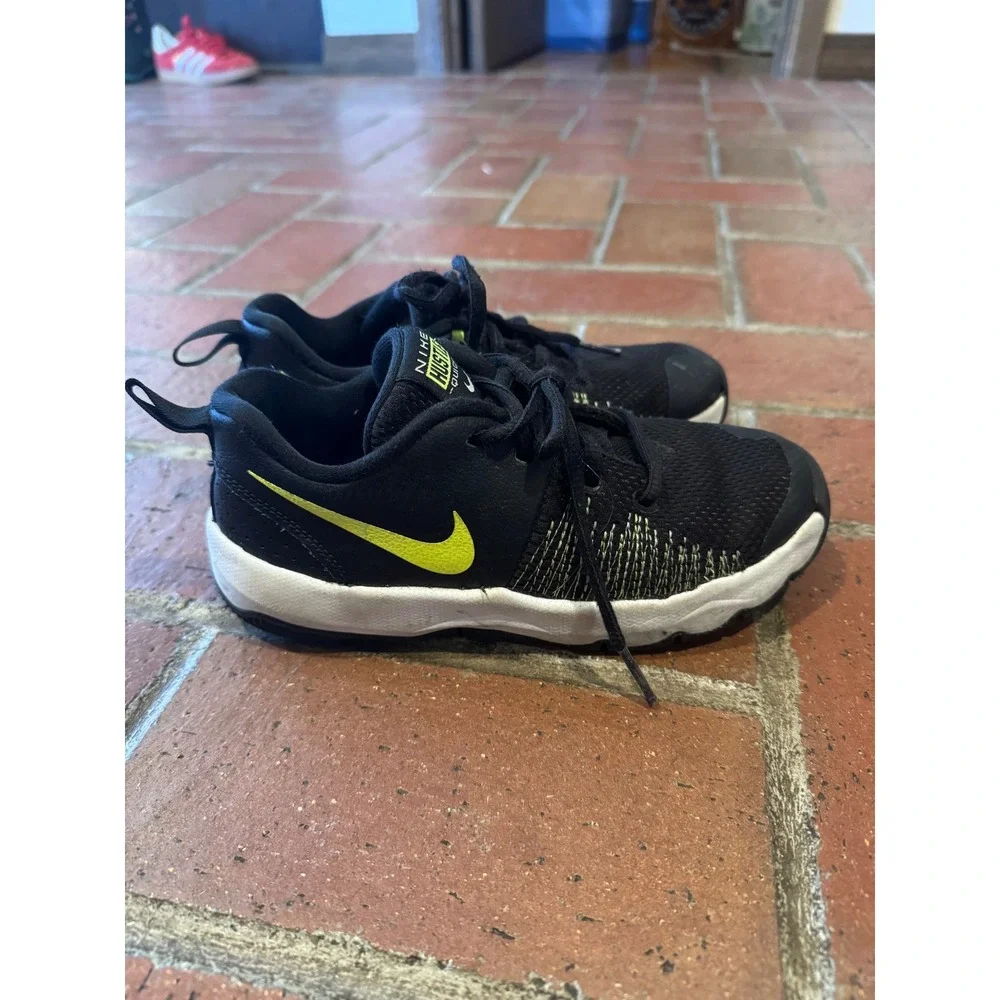 Nike Hustle Quick GS Black Volt Yellow Basketball‎ Shoes 922681-001 Kids Size 1Y